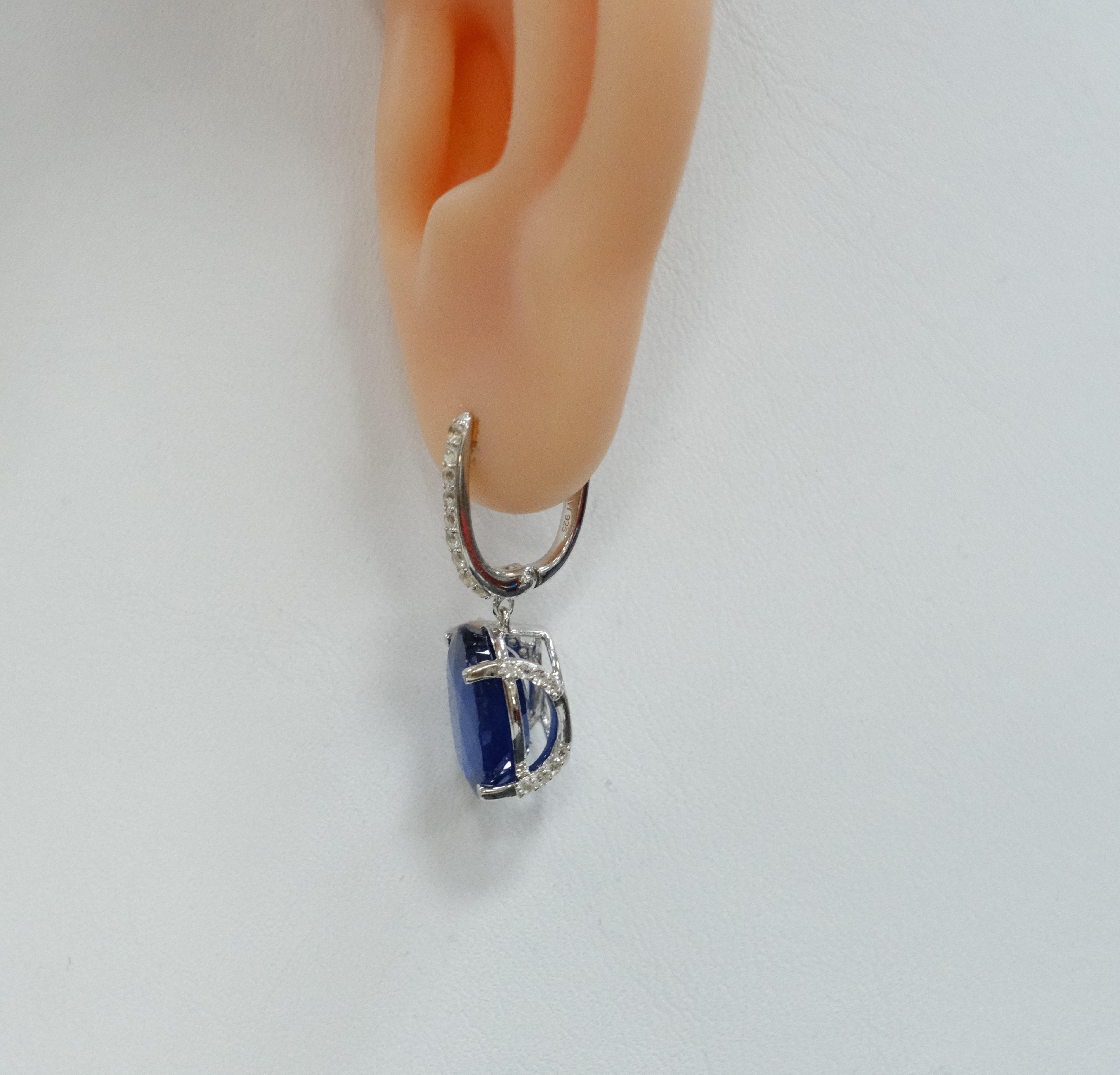 Серебряные серьги с сапфирами